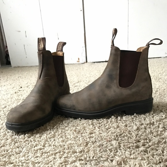 Blundstone Shoes - Blundstone 1306 in Rustic Brown. Size 8
